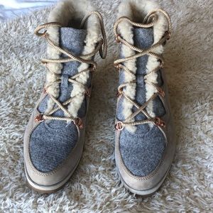 Sorel boots with shearling
